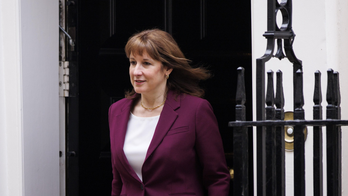 Лондон иска да спре "теча в чужбина" на ...