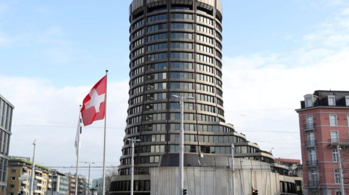 BIS: Централните банки да не бързат с ре...