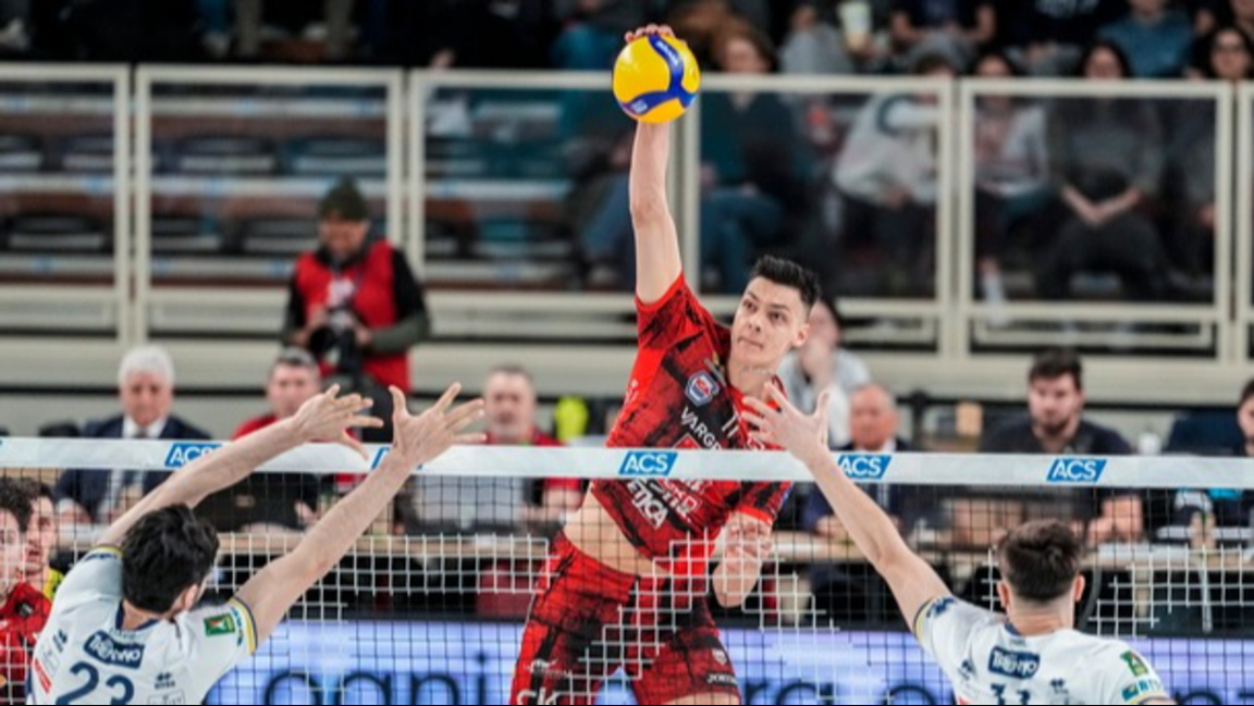 Алекс Николов блести с 25 точки, Лубе е ...