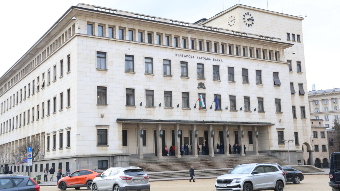 БНБ прогнозира забавяне на растежа на БВ...