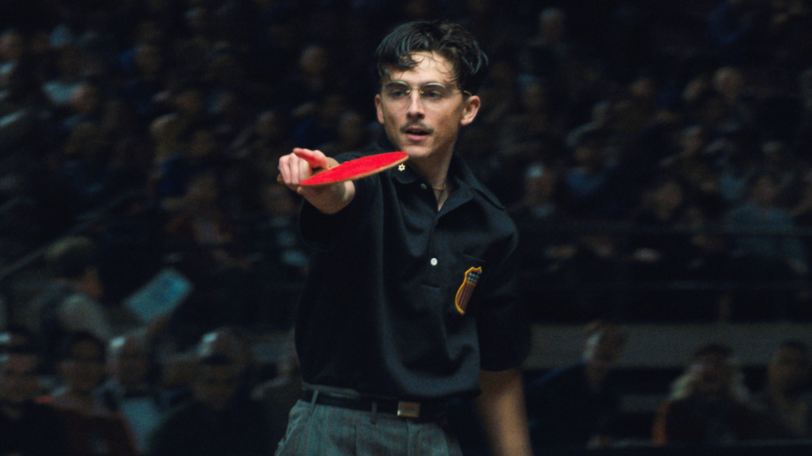 Тимъти Шаламе като Марти Маузър във "Върховният Марти"